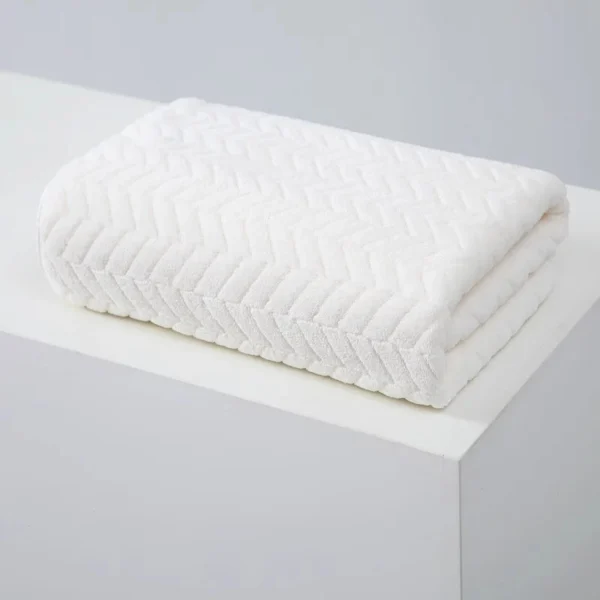 High Quality Thick Coral Velvet Bath Towels, Soft and Absorbent Towels